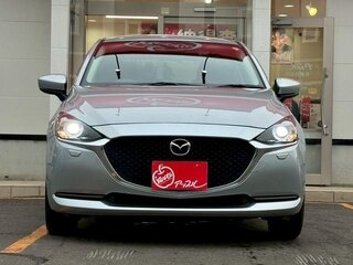 2021 Mazda 2 III (DJ) Рестайлинг, серебристый, 850000 рублей, вид 2