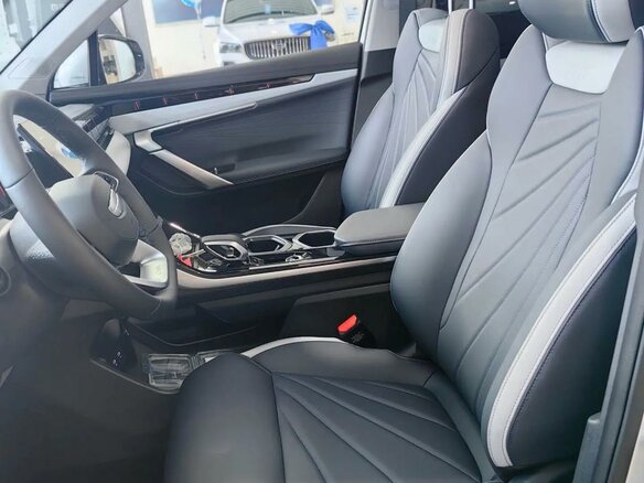 2026 Geely Atlas II, серебристый - вид 6