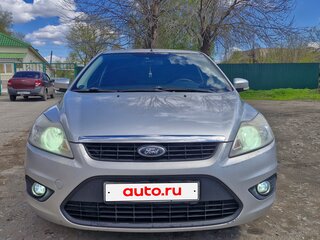 2011 Ford Focus II Рестайлинг, серебристый, 530000 рублей, вид 2