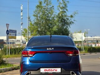 2021 Kia Rio IV Рестайлинг, синий, 1800000 рублей, вид 3