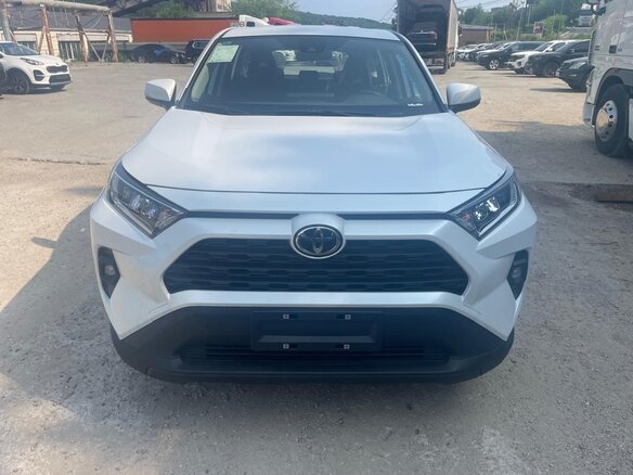 2025 Toyota RAV4 V (XA50), белый, 3650000 рублей - вид 1