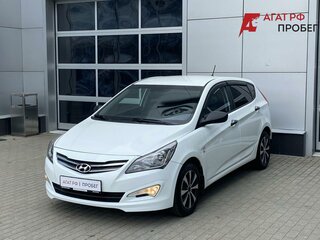 2015 Hyundai Solaris I Рестайлинг, белый, 900000 рублей, вид 3