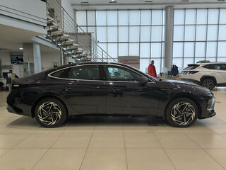 2024 Hyundai Sonata VIII (DN8) Рестайлинг, чёрный, 4050000 рублей, вид 4