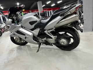 2006 Honda VFR 800, серебристый, 445000 рублей, вид 5