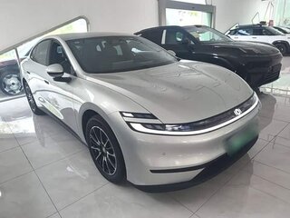 2026 Changan Qiyuan A06 28.39 kWh, серебристый, 2470000 рублей, вид 3