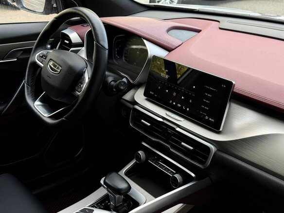 2022 Geely Coolray I, серый, 1625000 рублей - вид 16