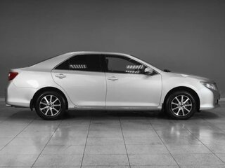 2013 Toyota Camry VII (XV50), серебристый, 1600000 рублей, вид 3