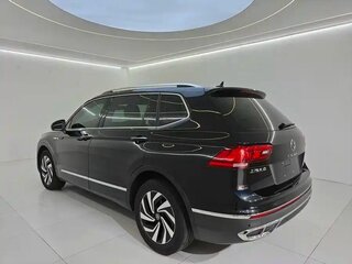 2022 Volkswagen Tiguan II Рестайлинг, чёрный, 2510000 рублей, вид 2