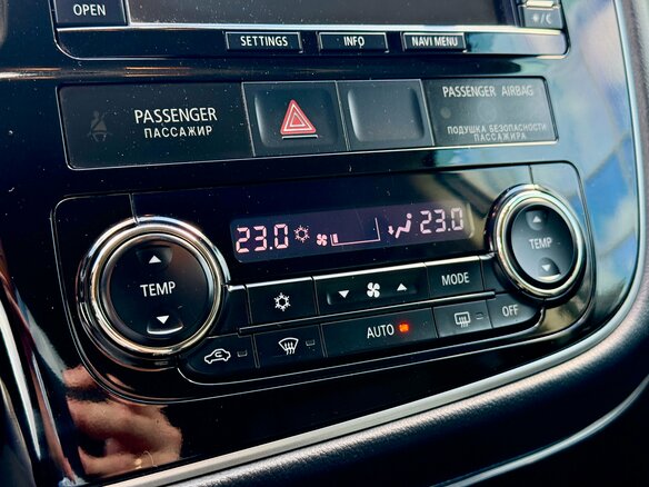 2013 Mitsubishi Outlander III, серебристый - вид 22