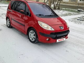 2005 Peugeot 1007, красный, 395000 рублей, вид 3
