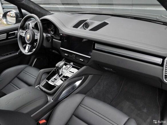 2020 Porsche Cayenne Turbo S E-Hybrid III, серый, 11500000 рублей - вид 6