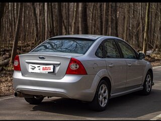 2011 Ford Focus II Рестайлинг, серебристый, 570000 рублей, вид 5
