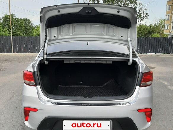 2017 Kia Rio IV, серебристый, 1380000 рублей - вид 13
