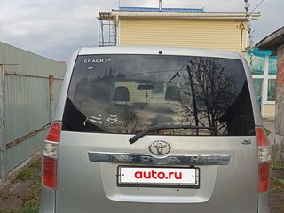 2010 Toyota Noah II (R70), серебристый, 980000 рублей, вид 4