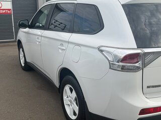 2012 Mitsubishi Outlander III, белый, 1600000 рублей, вид 1