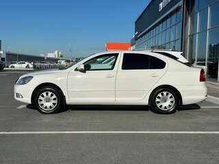 2013 Skoda Octavia II (A5) Рестайлинг, белый, 1100000 рублей, вид 4