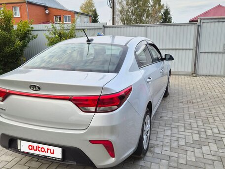 2018 Kia Rio IV, серебристый, 999000 рублей, вид 3