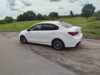 2020 Kia Rio IV Рестайлинг (Global market), белый, 1295000 рублей, вид 4