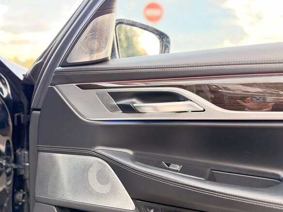 2020 BMW 7 серии 750d xDrive VI (G11/G12) Рестайлинг, чёрный, 7500000 рублей - вид 11