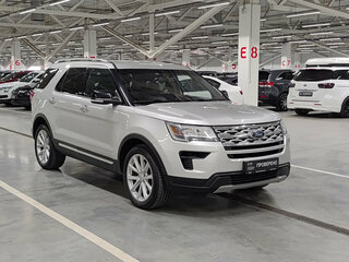 2019 Ford Explorer V Рестайлинг 2, серебристый, 2900000 рублей, вид 3