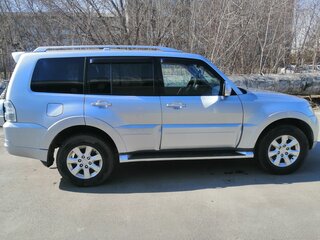 2011 Mitsubishi Pajero IV, серебристый, 2020000 рублей, вид 4