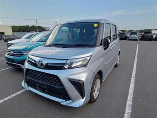2022 Toyota Roomy I Рестайлинг, серебристый, 990000 рублей, вид 1