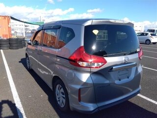 2017 Honda Freed II, серый, 1455000 рублей, вид 2