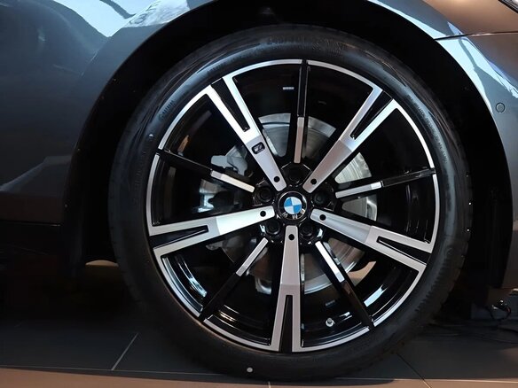 2025 BMW 5 серии 520d xDrive VIII (G60/G61/G68), серый - вид 6