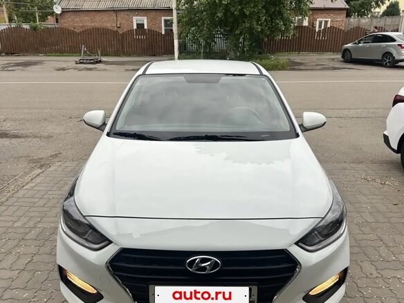 2018 Hyundai Solaris II, белый, 1600000 рублей - вид 2