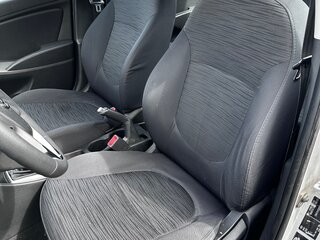 2014 Hyundai Solaris I Рестайлинг, серебристый, 550000 рублей, вид 5