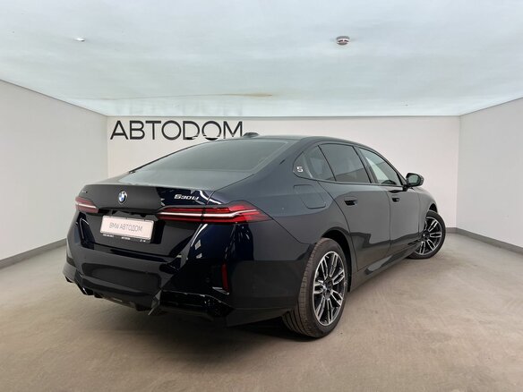 2025 BMW 5 серии Long 530Li xDrive VIII (G60/G61/G68), чёрный, 8400000 рублей - вид 3
