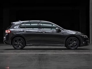 2022 Volkswagen Golf VIII, чёрный, 2037000 рублей, вид 4