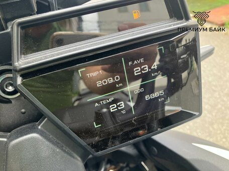 2023 Yamaha MT-09 Tracer (FJ-09), белый, 1377000 рублей, вид 5