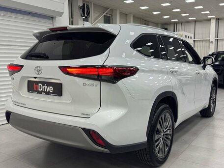 2026 Toyota Highlander IV (XU70), белый, 5499000 рублей, вид 4
