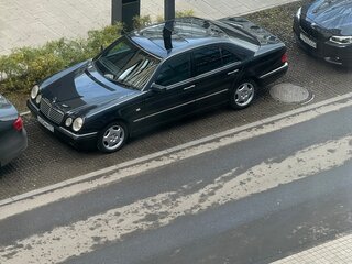 1998 Mercedes-Benz E-Класс 240 II (W210, S210), чёрный, 515000 рублей, вид 3