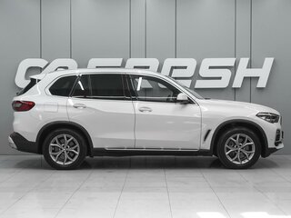 2019 BMW X5 30d IV (G05/G18), белый, 6459000 рублей, вид 5