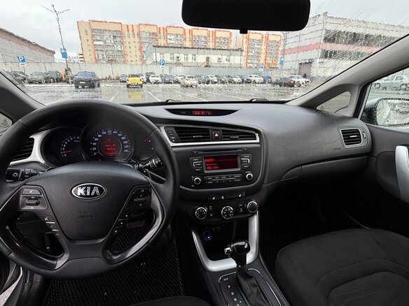 2016 Kia Ceed II Рестайлинг, серебристый, 1250000 рублей - вид 8