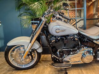 2024 Harley-Davidson Fat Boy, серый, 3300000 рублей, вид 5