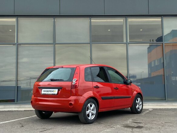 2007 Ford Fiesta Mk5, красный - вид 3
