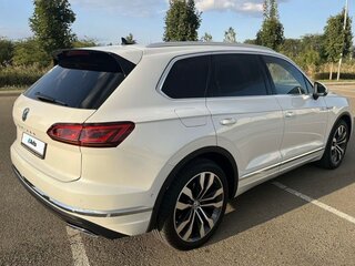 2021 Volkswagen Touareg III, белый, 7449999 рублей, вид 3
