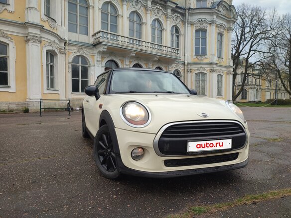 2017 Mini Hatch Cooper III (F55/F56), белый, 1360000 рублей - вид 3