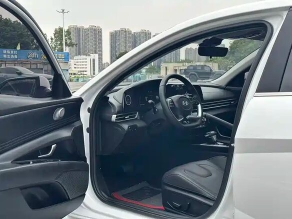 2023 Hyundai Elantra VII (CN7) Рестайлинг, белый - вид 17