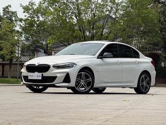 2022 BMW 1 серии 120i III (F52) Рестайлинг, белый - вид 1
