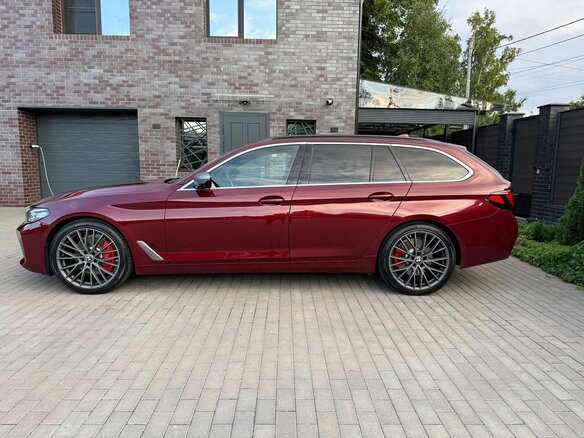2020 BMW 5 серии 520d xDrive VII (G30/G31/G38) Рестайлинг, пурпурный, 4650000 рублей - вид 4