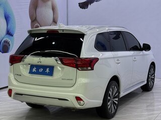 2022 Mitsubishi Outlander III Рестайлинг 3, белый, 1800000 рублей, вид 5