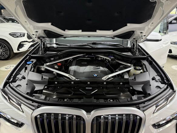2025 BMW X7 40i I (G07) Рестайлинг, белый - вид 10