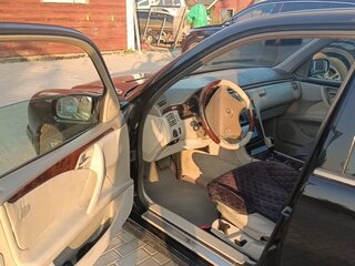 2001 Mercedes-Benz E-Класс 280 II (W210, S210) Рестайлинг, чёрный, 380000 рублей, вид 4
