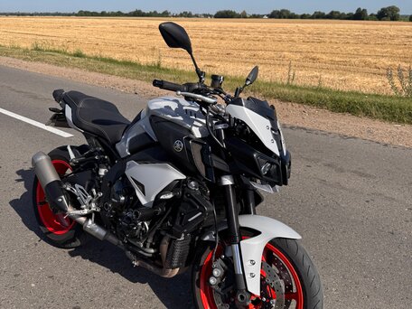 2020 Yamaha MT-10, серебристый, 1055354 рублей, вид 2