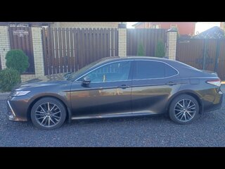 2021 Toyota Camry VIII (XV70) Рестайлинг, коричневый, 3700000 рублей, вид 3