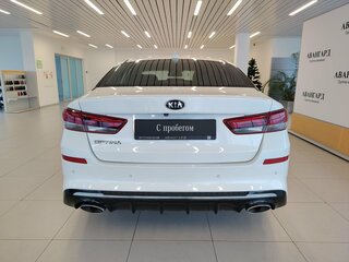 2019 Kia Optima IV Рестайлинг, белый, 1739000 рублей, вид 4